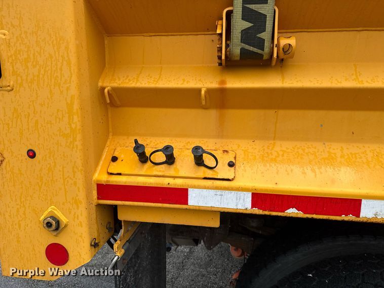 image for item DY0347 2005 International 7400 dump truck