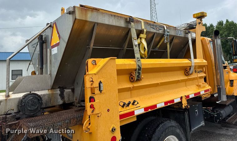 image for item DY0347 2005 International 7400 dump truck