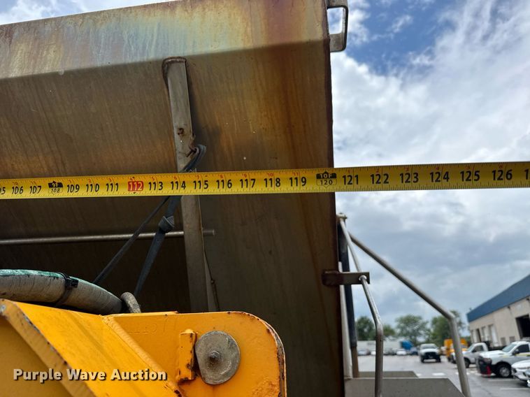 image for item DY0347 2005 International 7400 dump truck