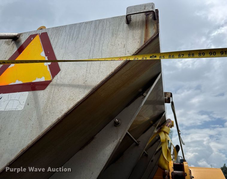 image for item DY0347 2005 International 7400 dump truck