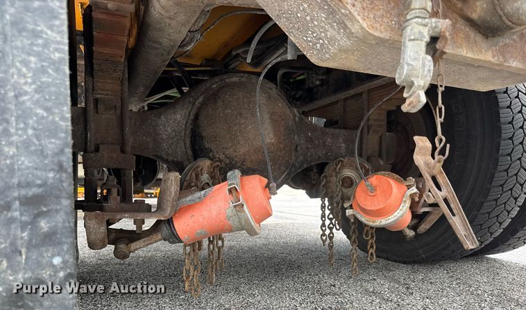 image for item DY0347 2005 International 7400 dump truck