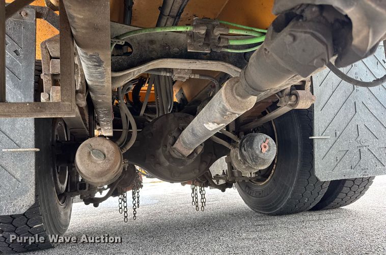 image for item DY0347 2005 International 7400 dump truck