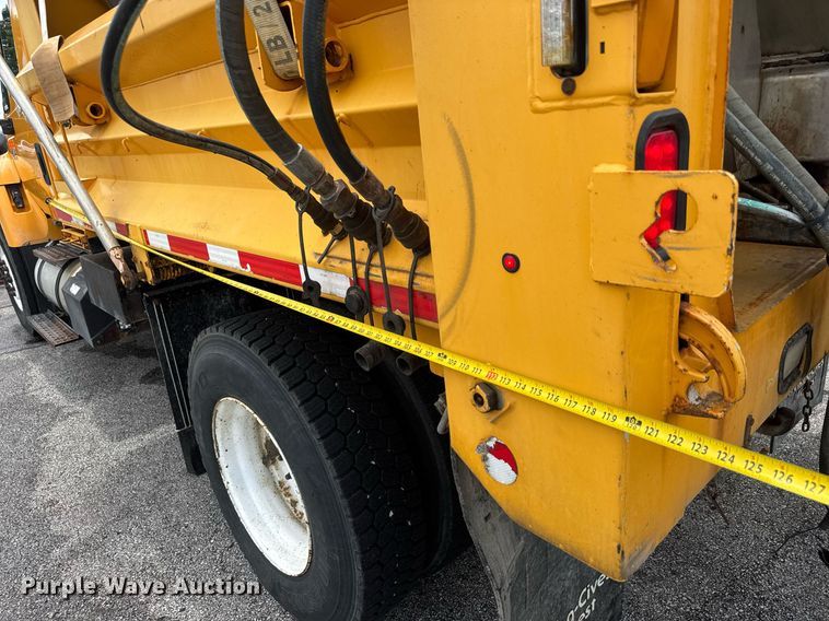 image for item DY0347 2005 International 7400 dump truck