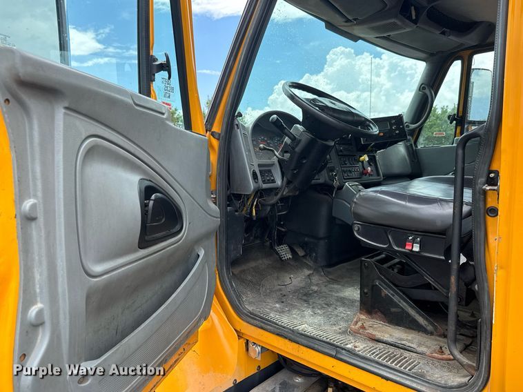 image for item DY0347 2005 International 7400 dump truck