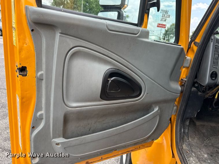 image for item DY0347 2005 International 7400 dump truck