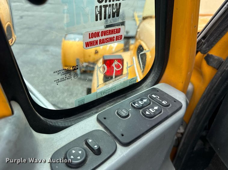 image for item DY0347 2005 International 7400 dump truck