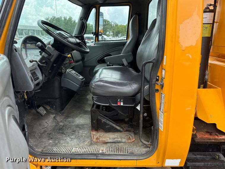 image for item DY0347 2005 International 7400 dump truck