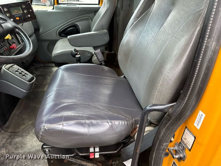 image for item DY0347 2005 International 7400 dump truck