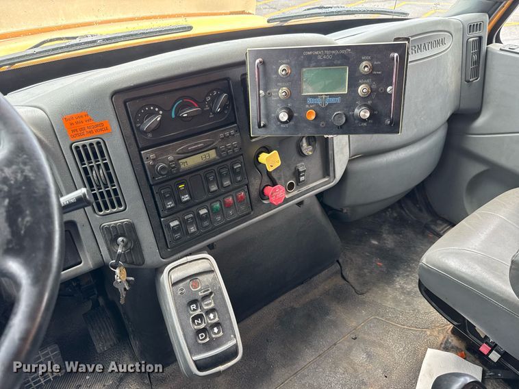 image for item DY0347 2005 International 7400 dump truck