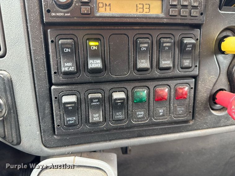 image for item DY0347 2005 International 7400 dump truck