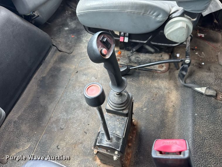 image for item DY0347 2005 International 7400 dump truck