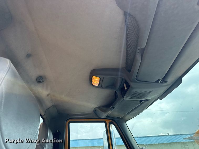 image for item DY0347 2005 International 7400 dump truck