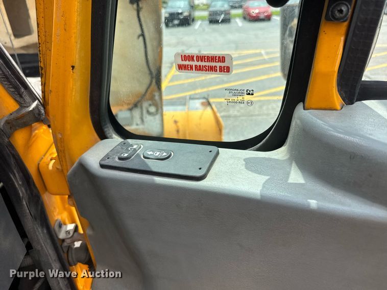 image for item DY0347 2005 International 7400 dump truck