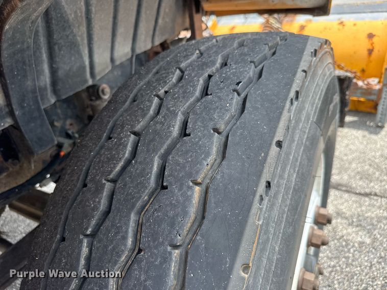 image for item DY0347 2005 International 7400 dump truck