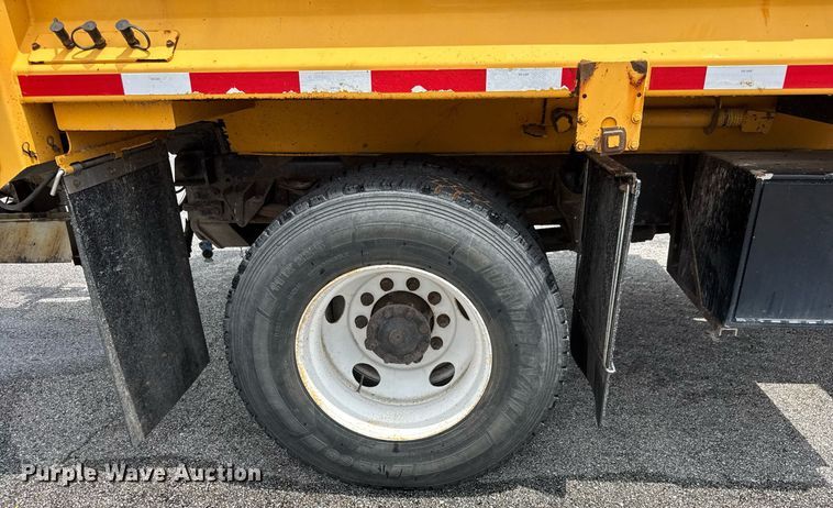 image for item DY0347 2005 International 7400 dump truck