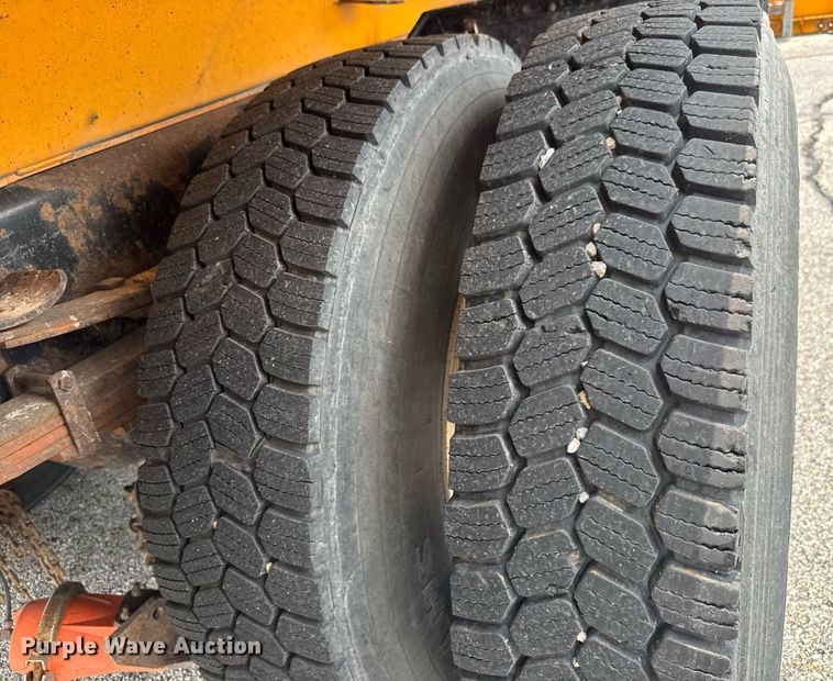 image for item DY0347 2005 International 7400 dump truck