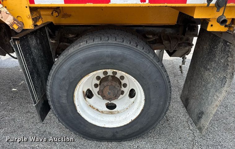 image for item DY0347 2005 International 7400 dump truck