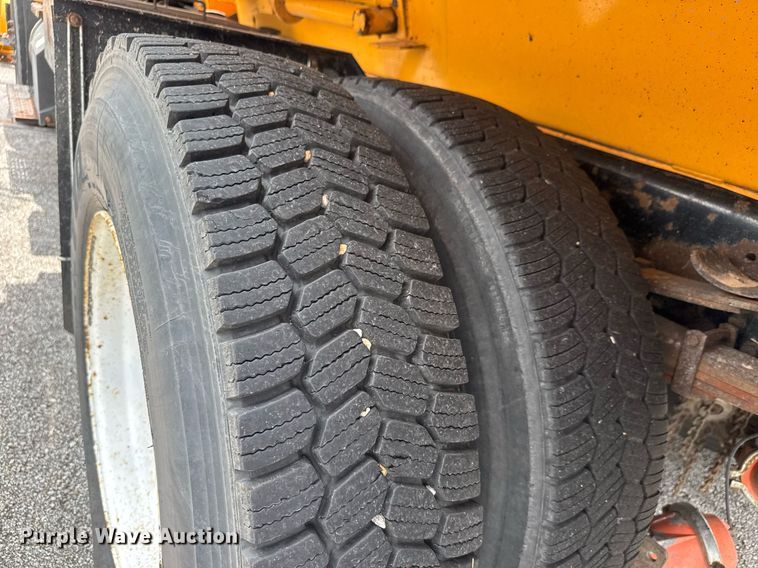 image for item DY0347 2005 International 7400 dump truck