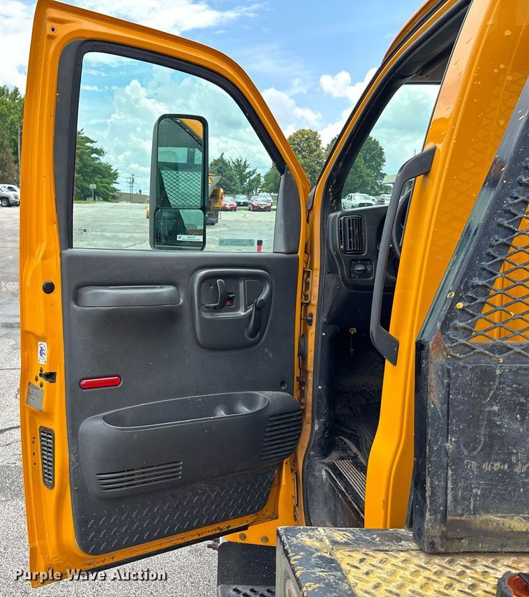 image for item DY0348 2009 Chevrolet C4500 dump flatbed truck