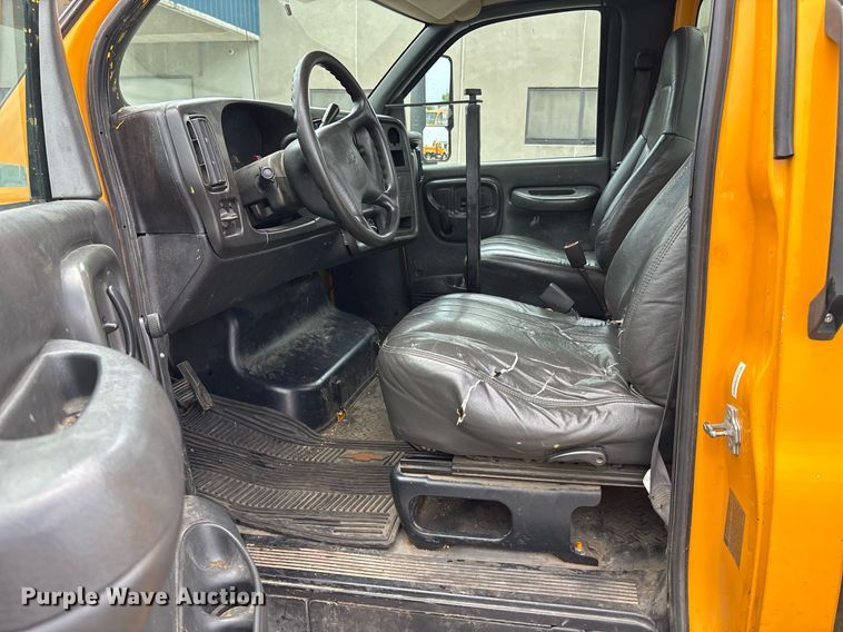 image for item DY0348 2009 Chevrolet C4500 dump flatbed truck