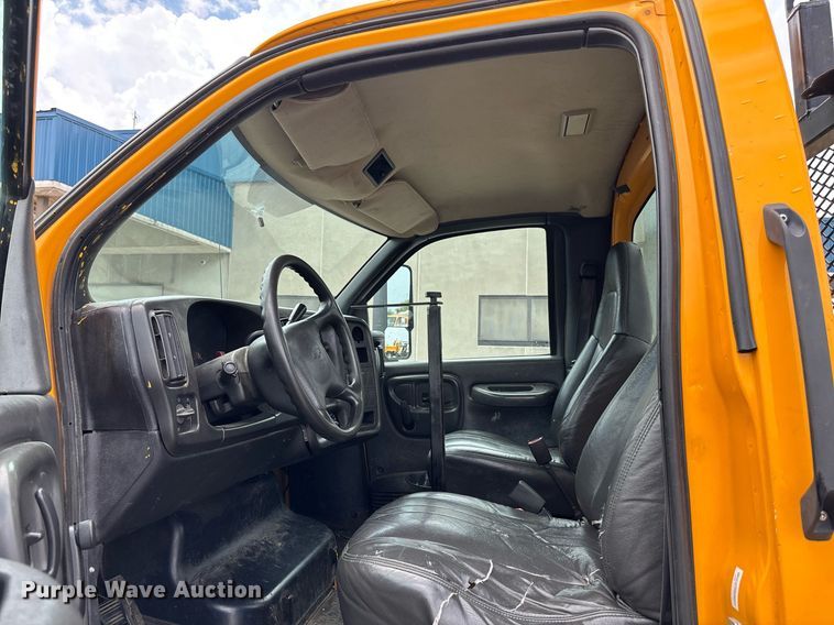 image for item DY0348 2009 Chevrolet C4500 dump flatbed truck