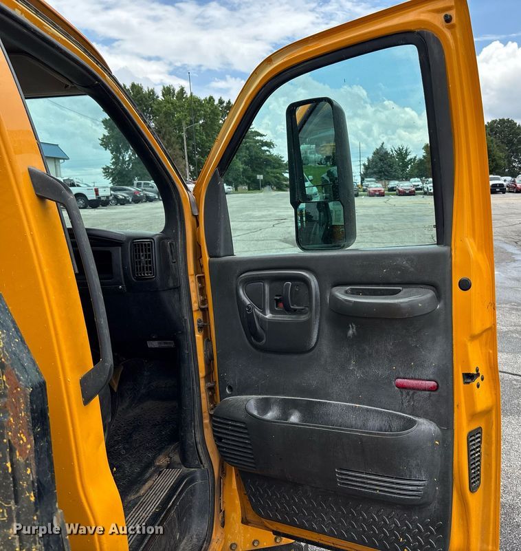 image for item DY0348 2009 Chevrolet C4500 dump flatbed truck