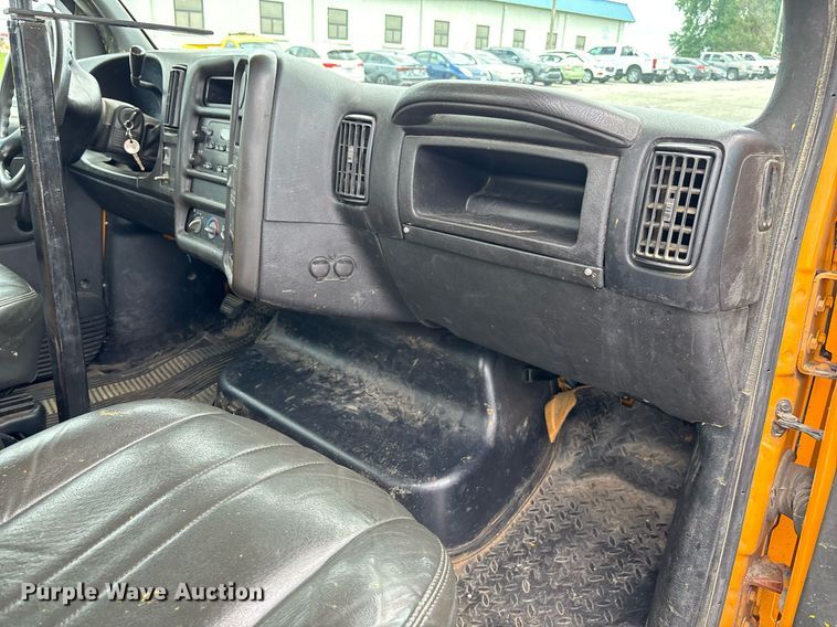 image for item DY0348 2009 Chevrolet C4500 dump flatbed truck