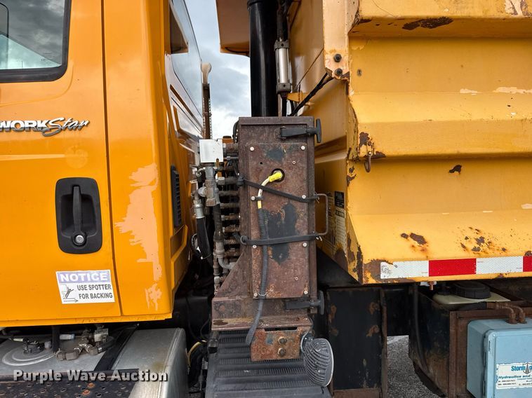 image for item DY0349 2010 International 7500  dump truck