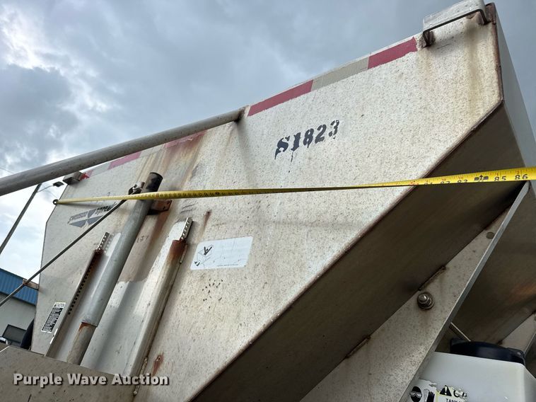 image for item DY0349 2010 International 7500  dump truck