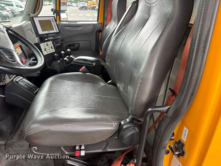 image for item DY0349 2010 International 7500  dump truck