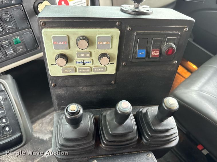 image for item DY0349 2010 International 7500  dump truck