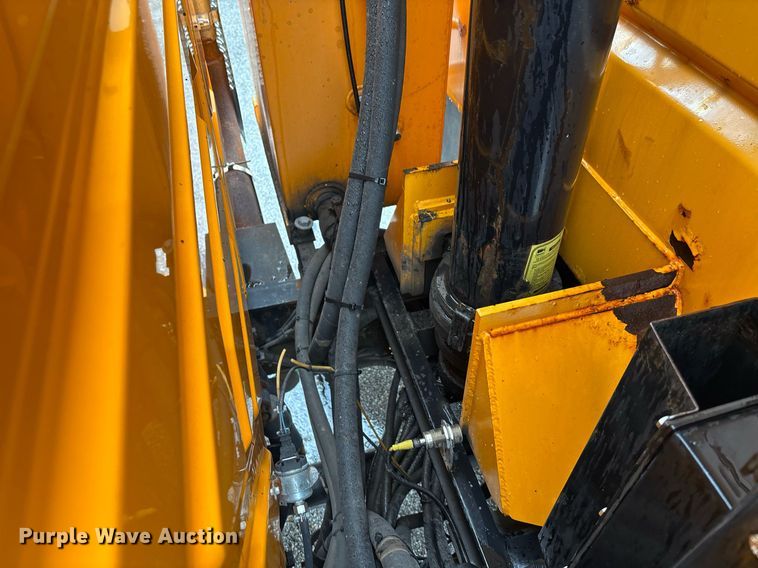 image for item DY0350 2011 International Workstar 7500 dump truck