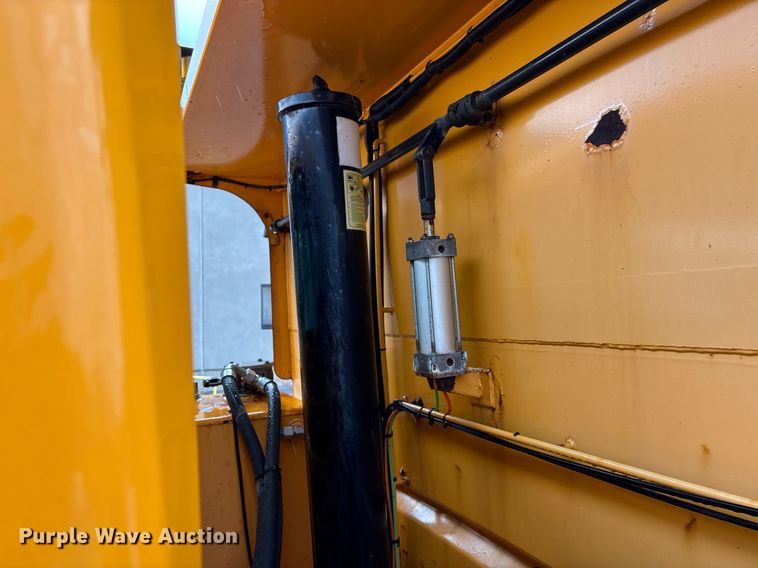 image for item DY0350 2011 International Workstar 7500 dump truck