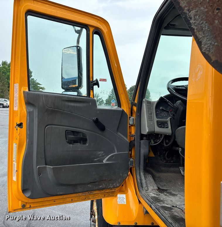 image for item DY0350 2011 International Workstar 7500 dump truck