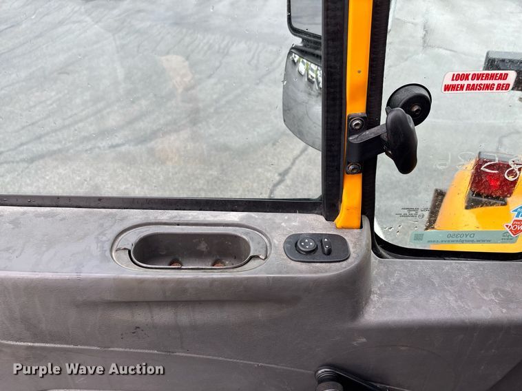 image for item DY0350 2011 International Workstar 7500 dump truck