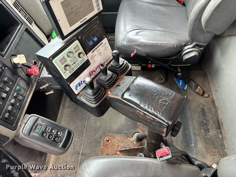 image for item DY0350 2011 International Workstar 7500 dump truck