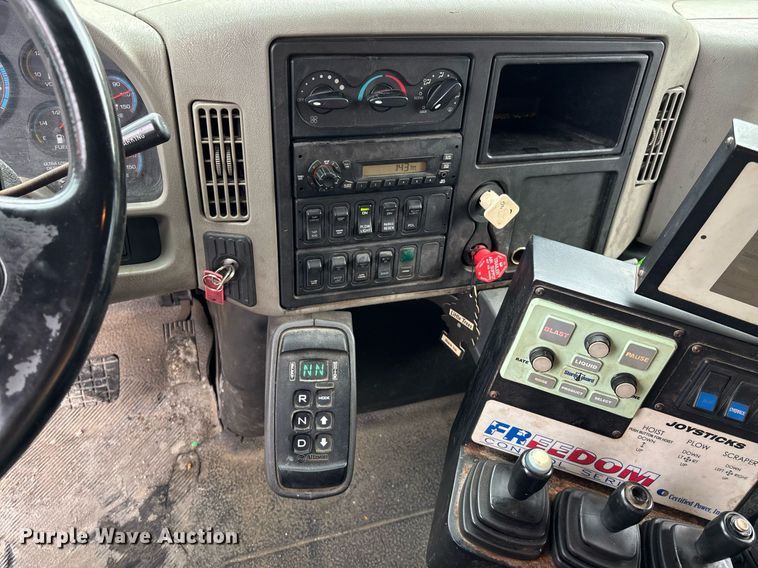 image for item DY0350 2011 International Workstar 7500 dump truck