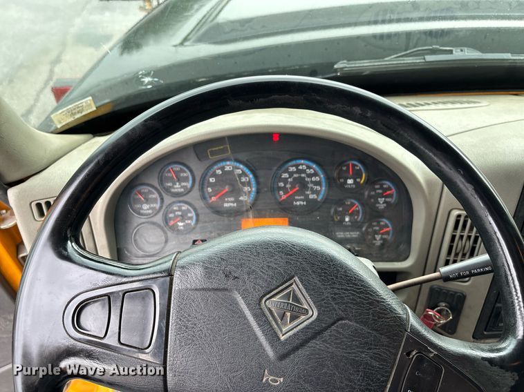 image for item DY0350 2011 International Workstar 7500 dump truck