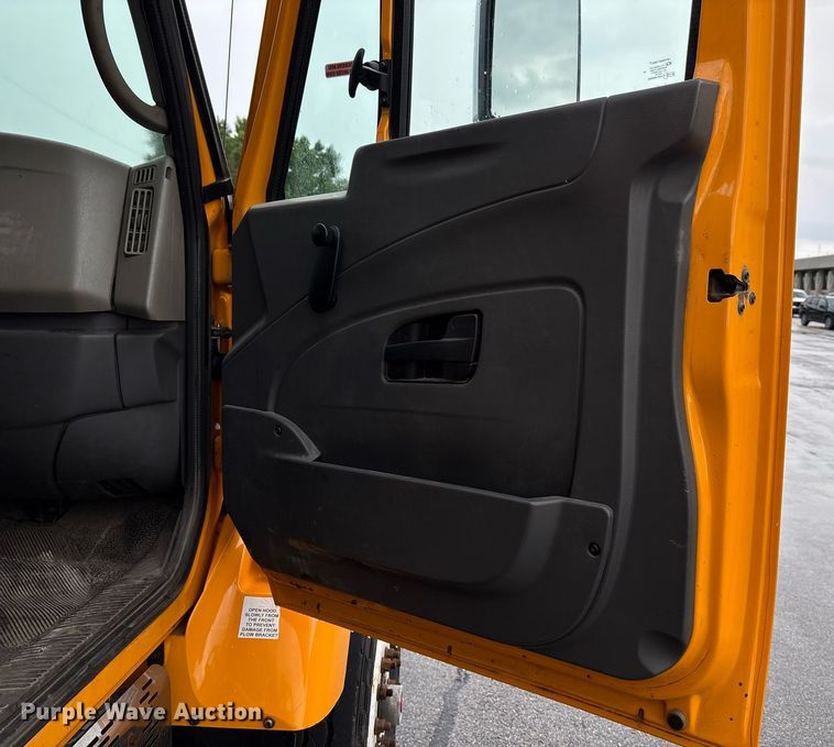 image for item DY0350 2011 International Workstar 7500 dump truck