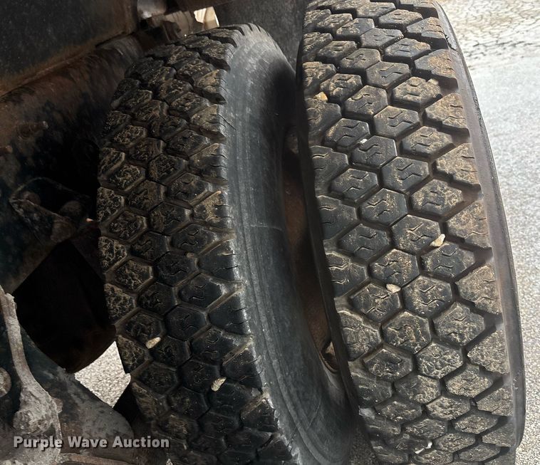 image for item DY0350 2011 International Workstar 7500 dump truck