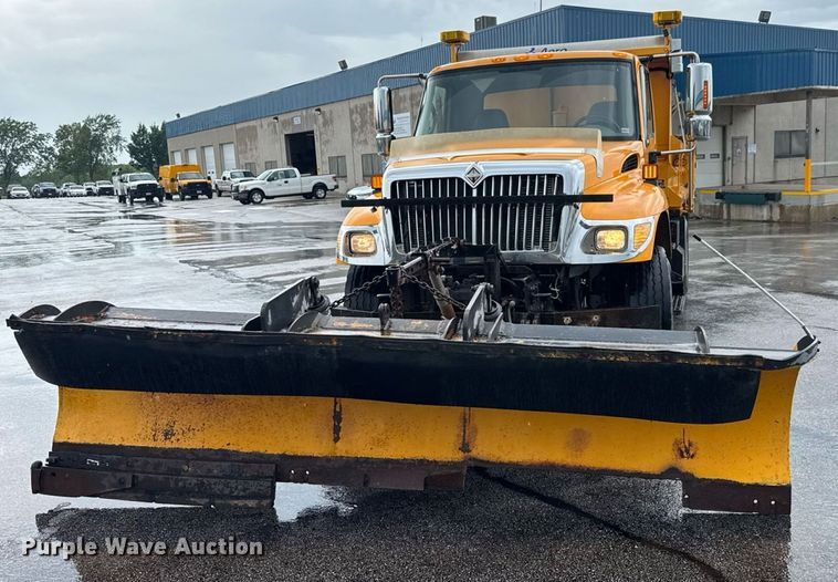image for item DY0351 2006 International 7400 dump truck