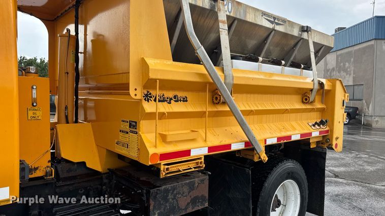 image for item DY0351 2006 International 7400 dump truck