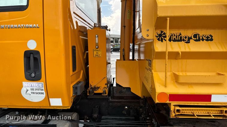 image for item DY0351 2006 International 7400 dump truck