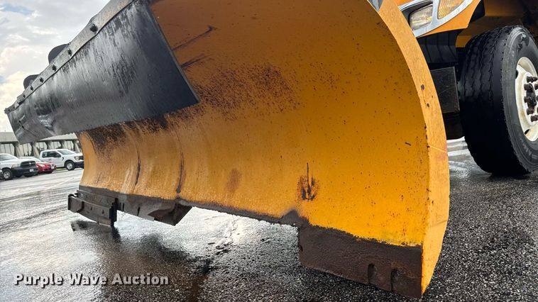 image for item DY0351 2006 International 7400 dump truck