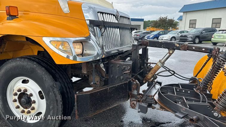 image for item DY0351 2006 International 7400 dump truck