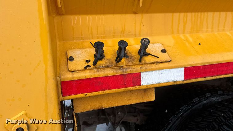 image for item DY0351 2006 International 7400 dump truck