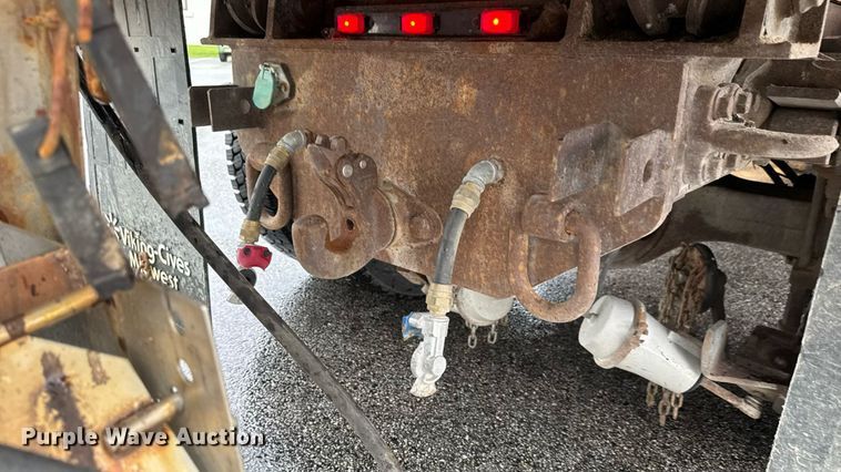 image for item DY0351 2006 International 7400 dump truck