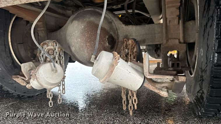 image for item DY0351 2006 International 7400 dump truck