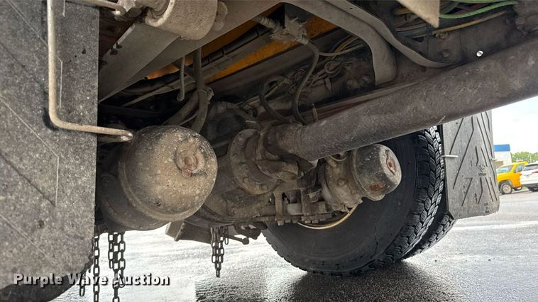 image for item DY0351 2006 International 7400 dump truck