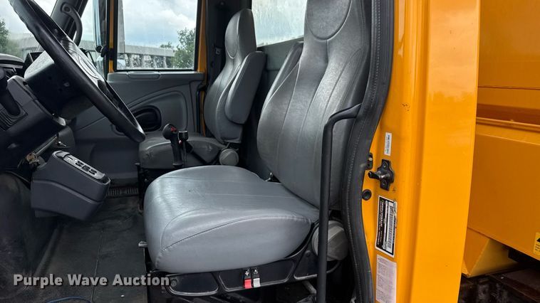 image for item DY0351 2006 International 7400 dump truck